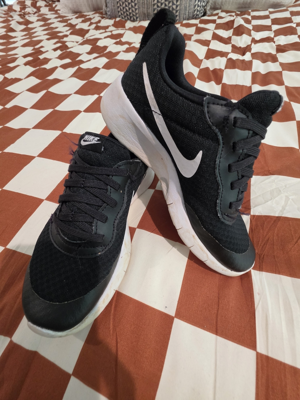 Nike Kids Black & White Running Shoes
